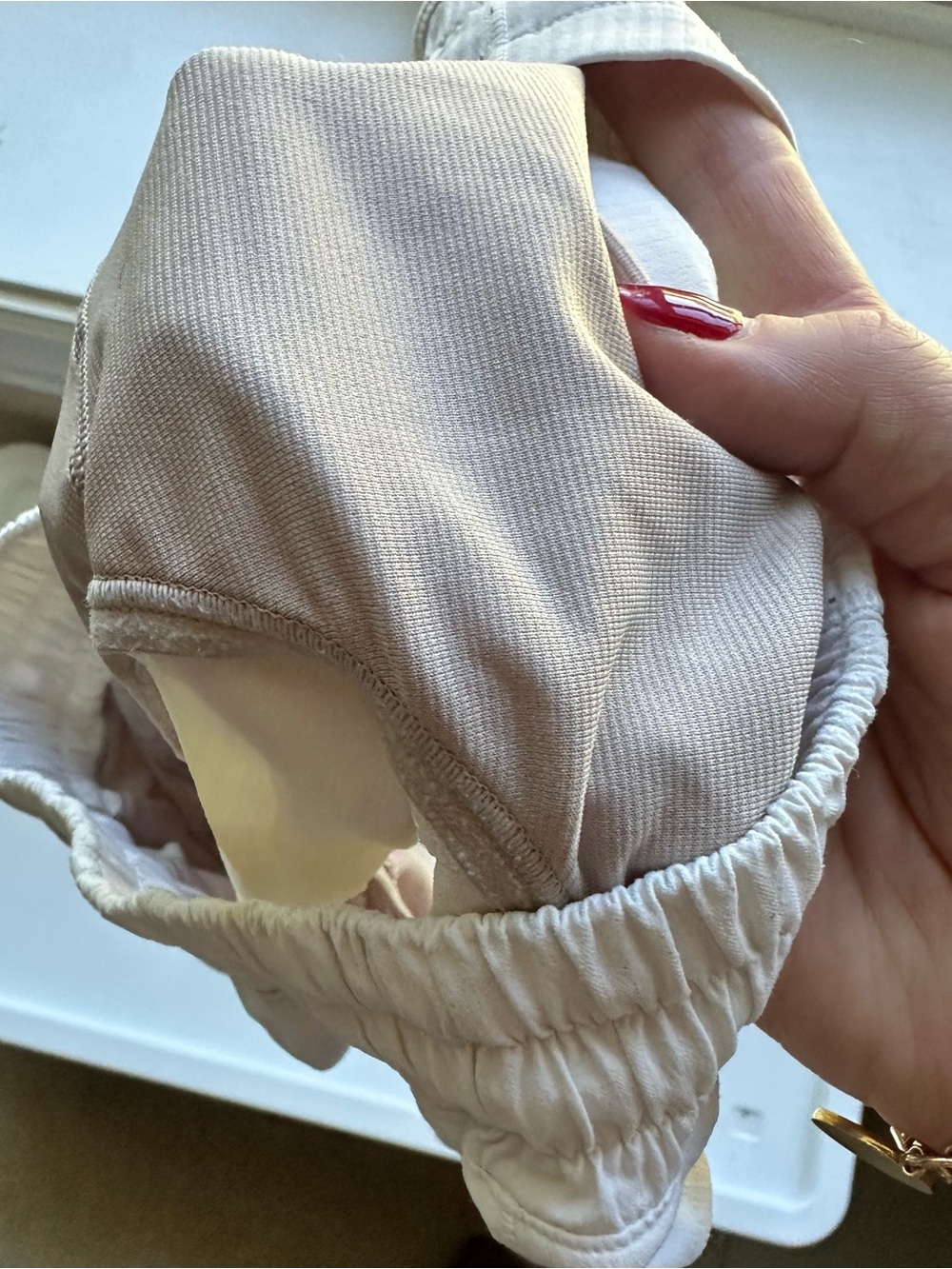 Lululemon shorts- Wht Sz4 - Picture 3 of 5